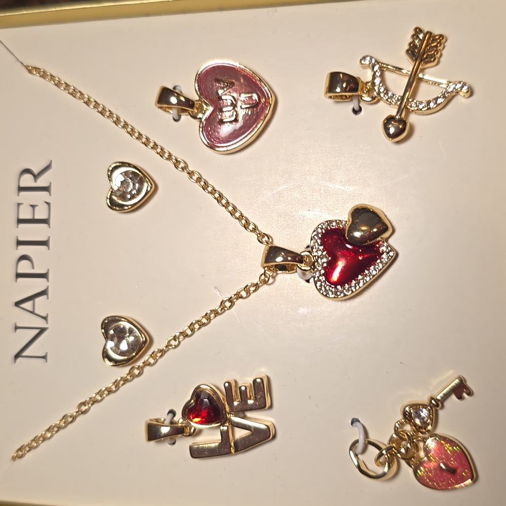 NAPIER BRAND WOMEN'S GOLDTONE "LOVE" FASHION JEWELRY CHANGEABLE NECKLACE SET